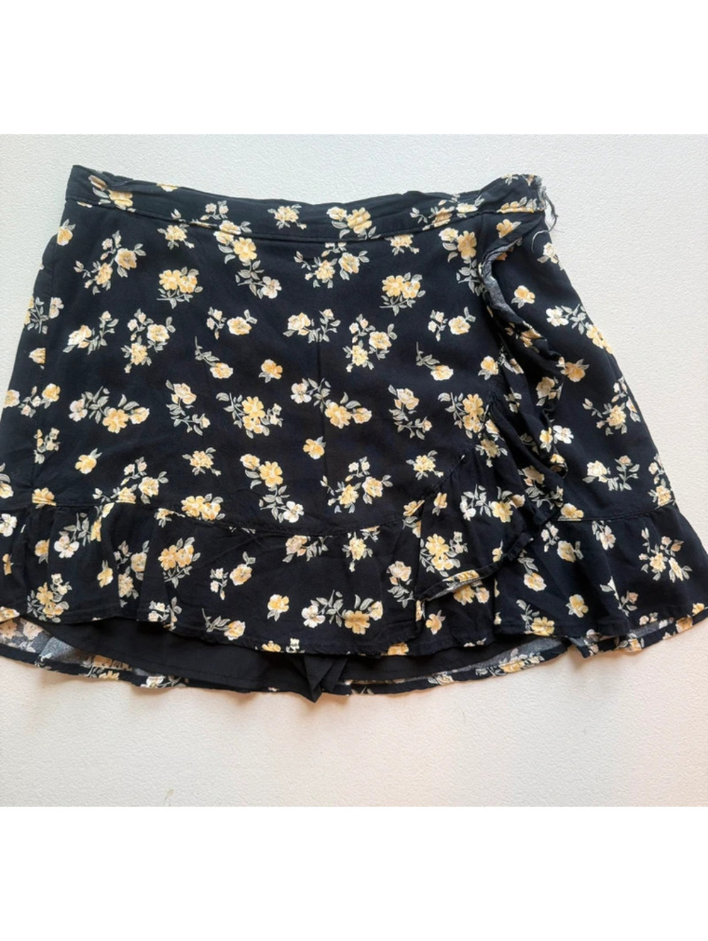 Hollister Black Floral Ultra High-Rise Skort